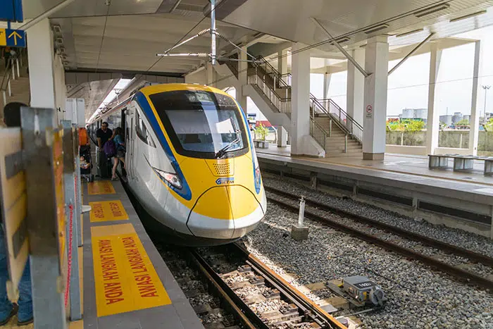 KTM opera treni ad alta velocità ETS in Penang