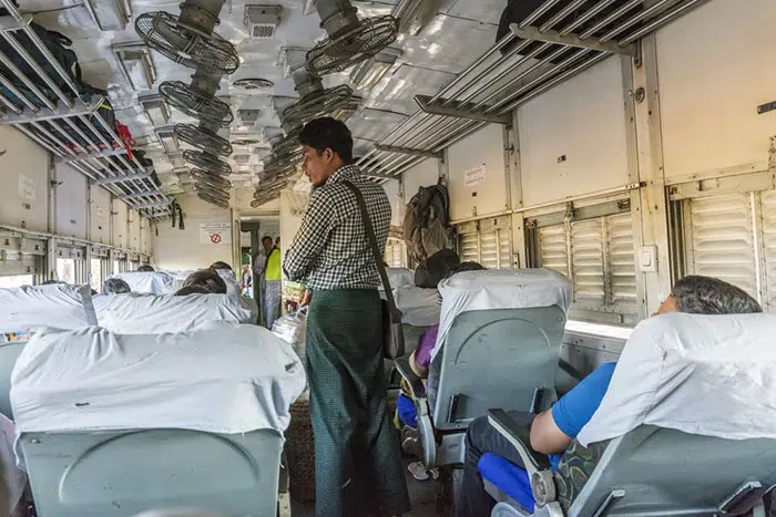 Il Treno per Andare da Mandalay a Bagan