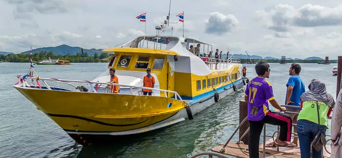Traghetto ad alta Velocità da Phuket a Koh Lanta