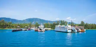 Molo di Lipa Noi con Koh Samui sullo sfondo